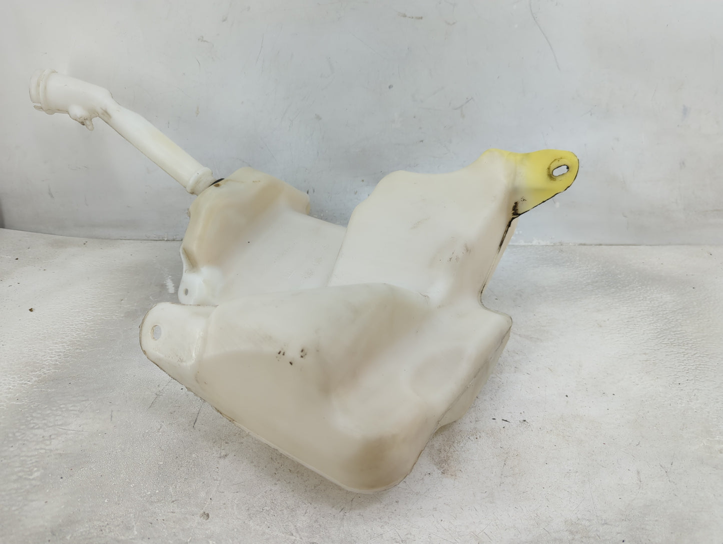 2016-2016 Chevrolet Malibu Windshield Washer Fluid Reservoir Bottle Oem - Oemusedautoparts1.com