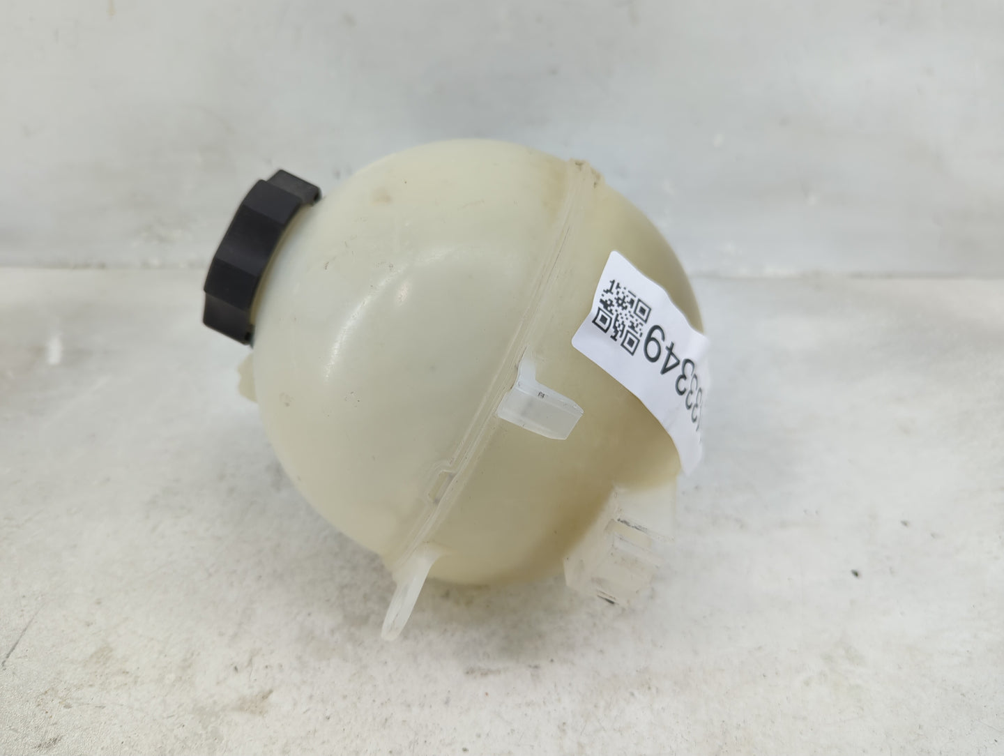 2016 Chevrolet Malibu Radiator Coolant Overflow Expansion Tank Bottle 1433349 - Oemusedautoparts1.com