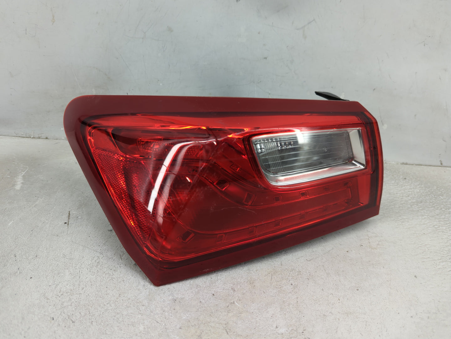 2016-2021 Chevrolet Malibu Tail Light Assembly Passenger Right OEM P/N:84059908 Fits Fits 2016 2017 2018 2019 2020 2021 OEM 