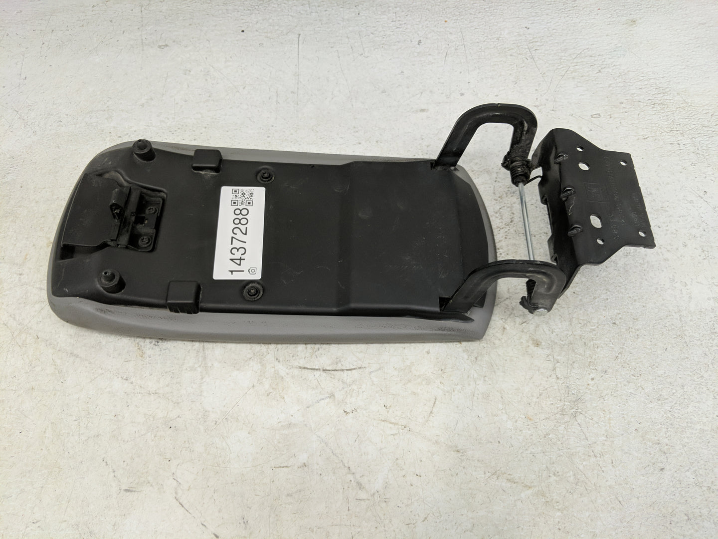 2016 Chevrolet Malibu Center Console Armrest Cover Lid Fits OEM Used Auto Parts - Oemusedautoparts1.com