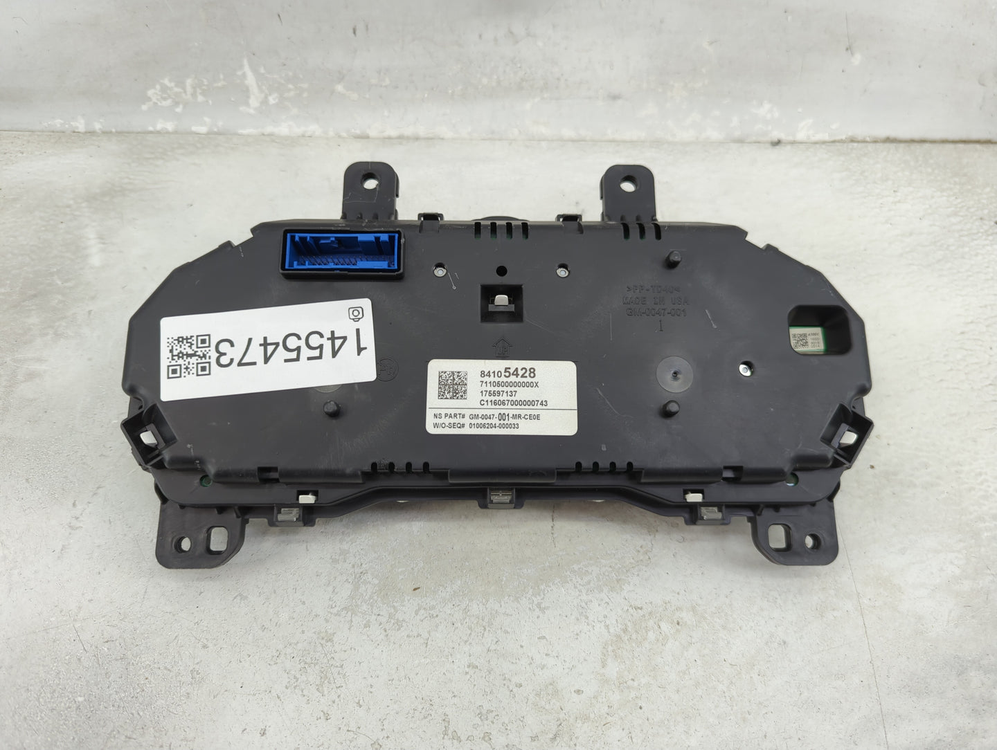 2016 Chevrolet Malibu Instrument Cluster Speedometer Gauges P/N:175597137 84105428 Miles: Fits OEM Used Auto Parts - Oemused