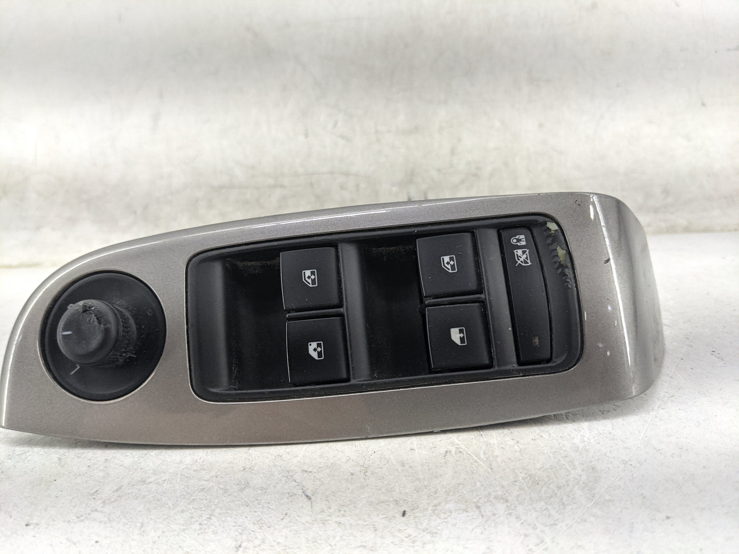 2016 Chevrolet Malibu Master Power Window Switch Replacement Driver Side Left P/N:V005158945 Fits OEM Used Auto Parts - Oemu