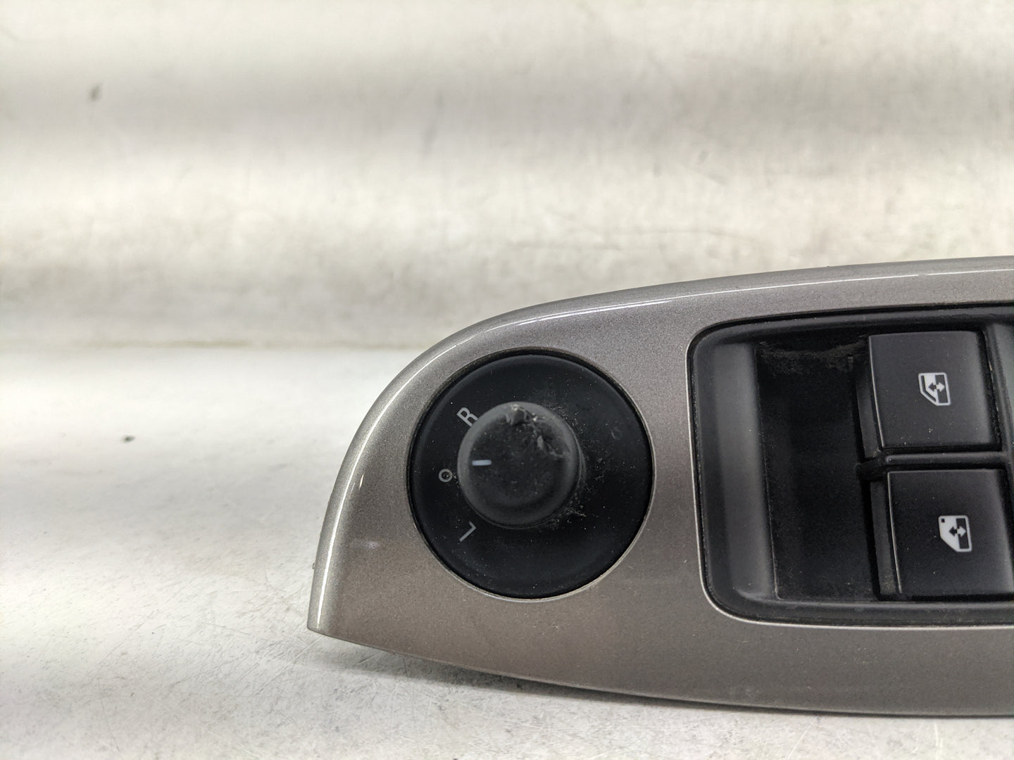 2016 Chevrolet Malibu Master Power Window Switch Replacement Driver Side Left P/N:V005158945 Fits OEM Used Auto Parts - Oemu
