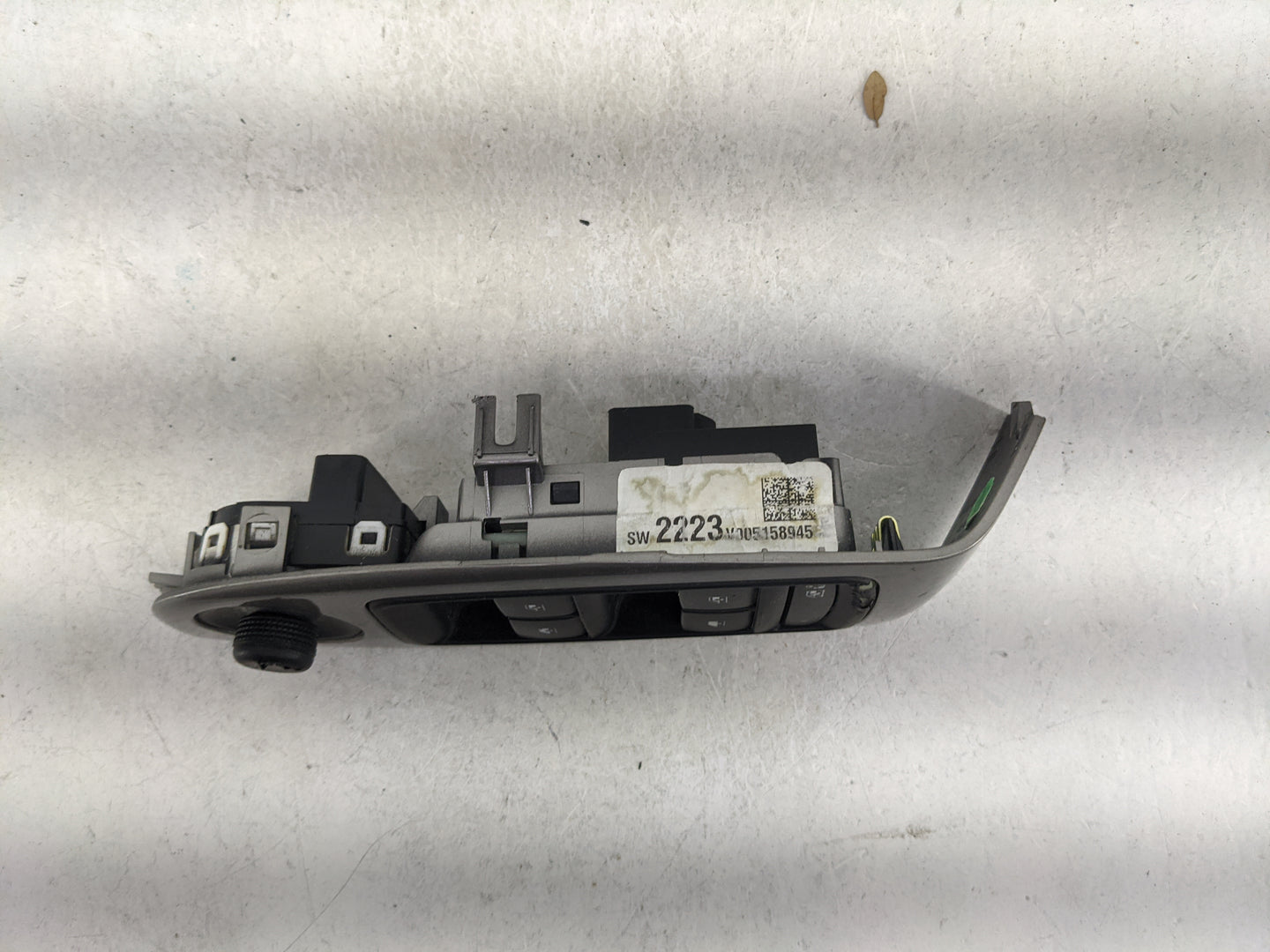 2016 Chevrolet Malibu Master Power Window Switch Replacement Driver Side Left P/N:V005158945 Fits OEM Used Auto Parts - Oemu
