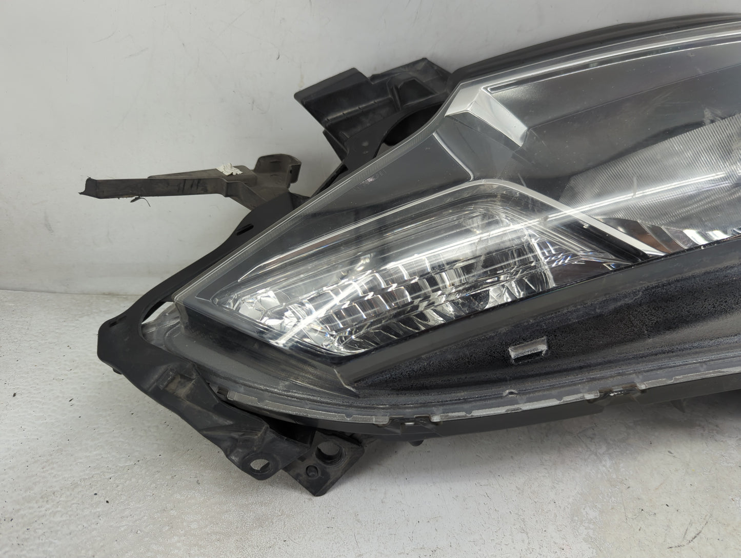 2016-2018 Chevrolet Malibu Passenger Right Oem Head Light Headlight Lamp 1470439 - Oemusedautoparts1.com
