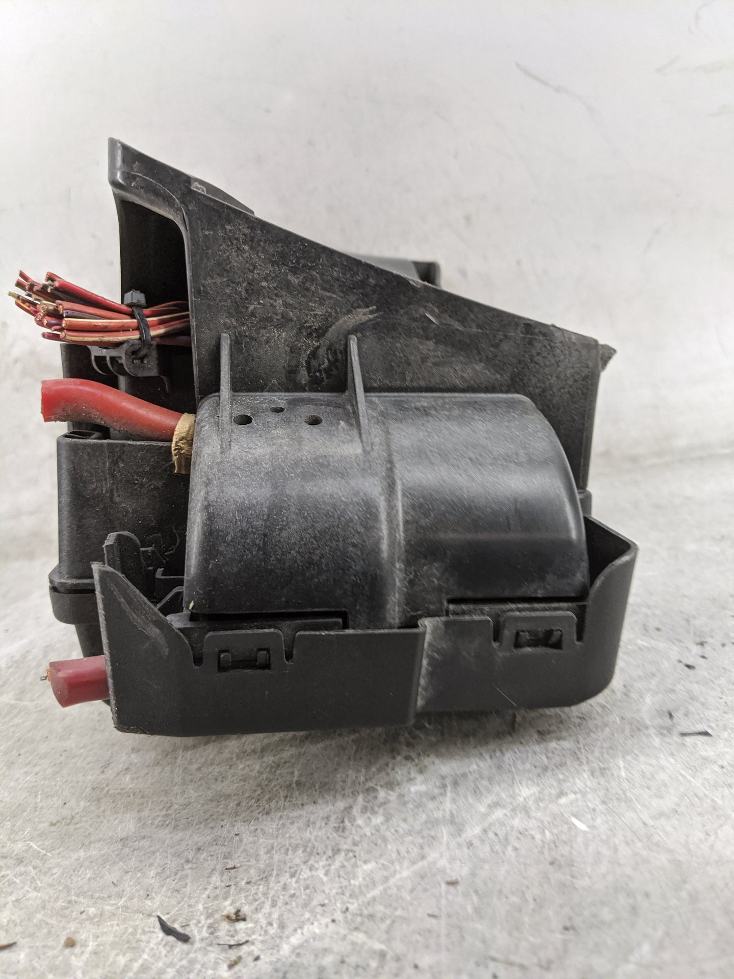2014-2016 Chevrolet Malibu Fusebox Fuse Box Panel Relay Module P/N:23424337 Fits Fits 2014 2015 2016 OEM Used Auto Parts - O