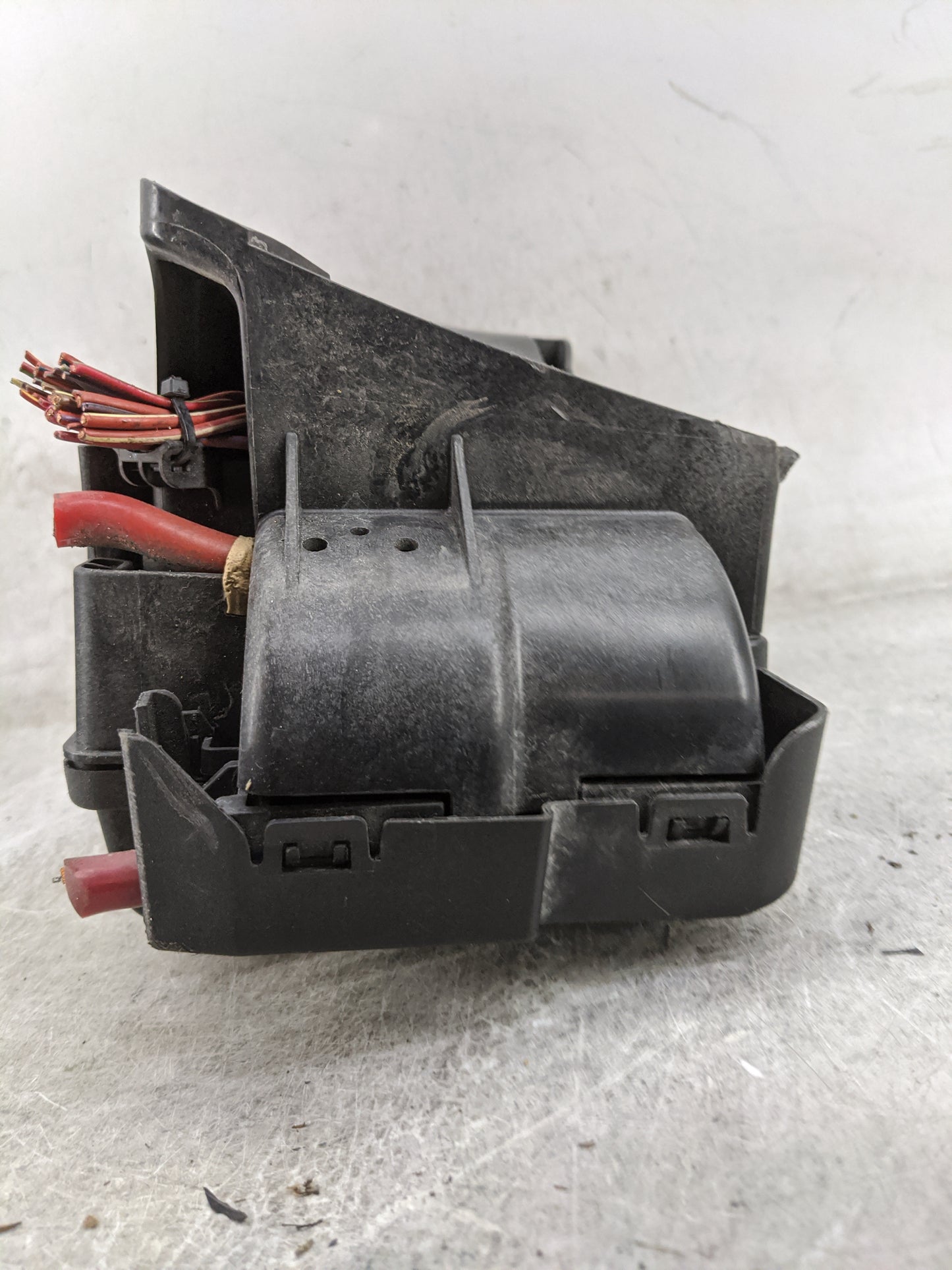 2014-2016 Chevrolet Malibu Fusebox Fuse Box Panel Relay Module P/N:23424337 Fits Fits 2014 2015 2016 OEM Used Auto Parts - O