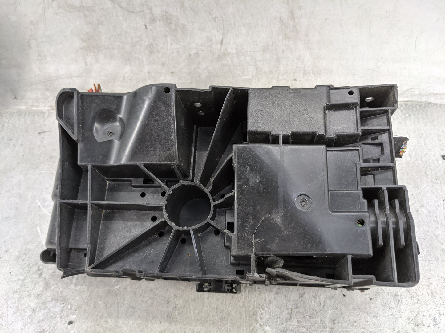 2014-2016 Chevrolet Malibu Fusebox Fuse Box Panel Relay Module P/N:23424337 Fits Fits 2014 2015 2016 OEM Used Auto Parts - O