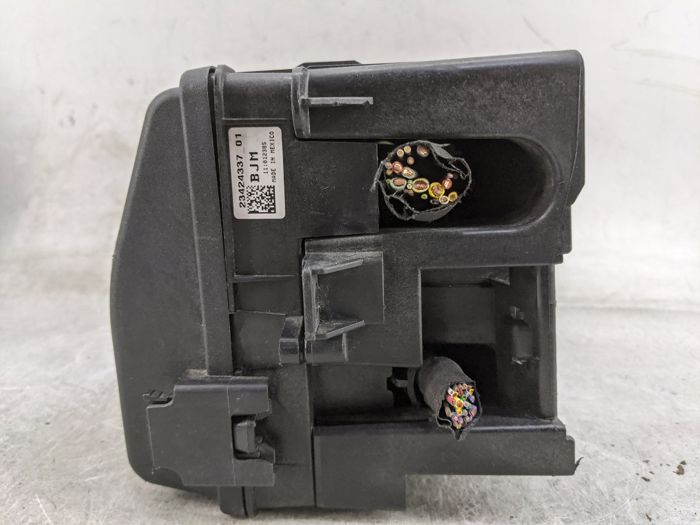 2014-2016 Chevrolet Malibu Fusebox Fuse Box Panel Relay Module P/N:23424337 Fits Fits 2014 2015 2016 OEM Used Auto Parts - O