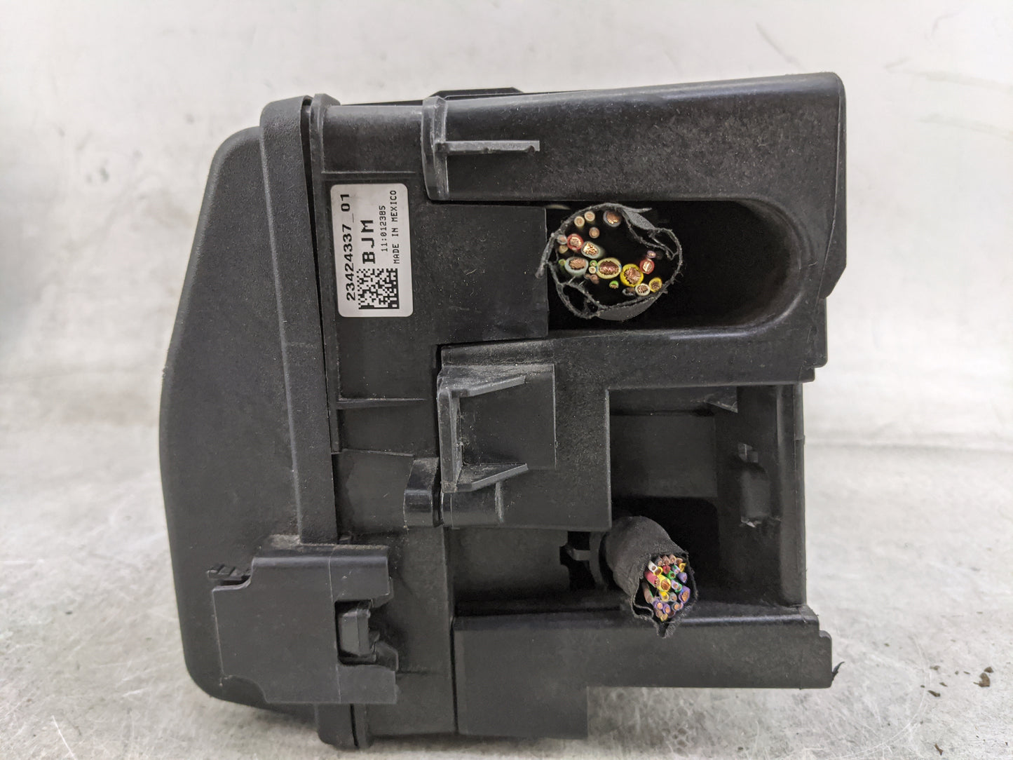2014-2016 Chevrolet Malibu Fusebox Fuse Box Panel Relay Module P/N:23424337 Fits Fits 2014 2015 2016 OEM Used Auto Parts - O