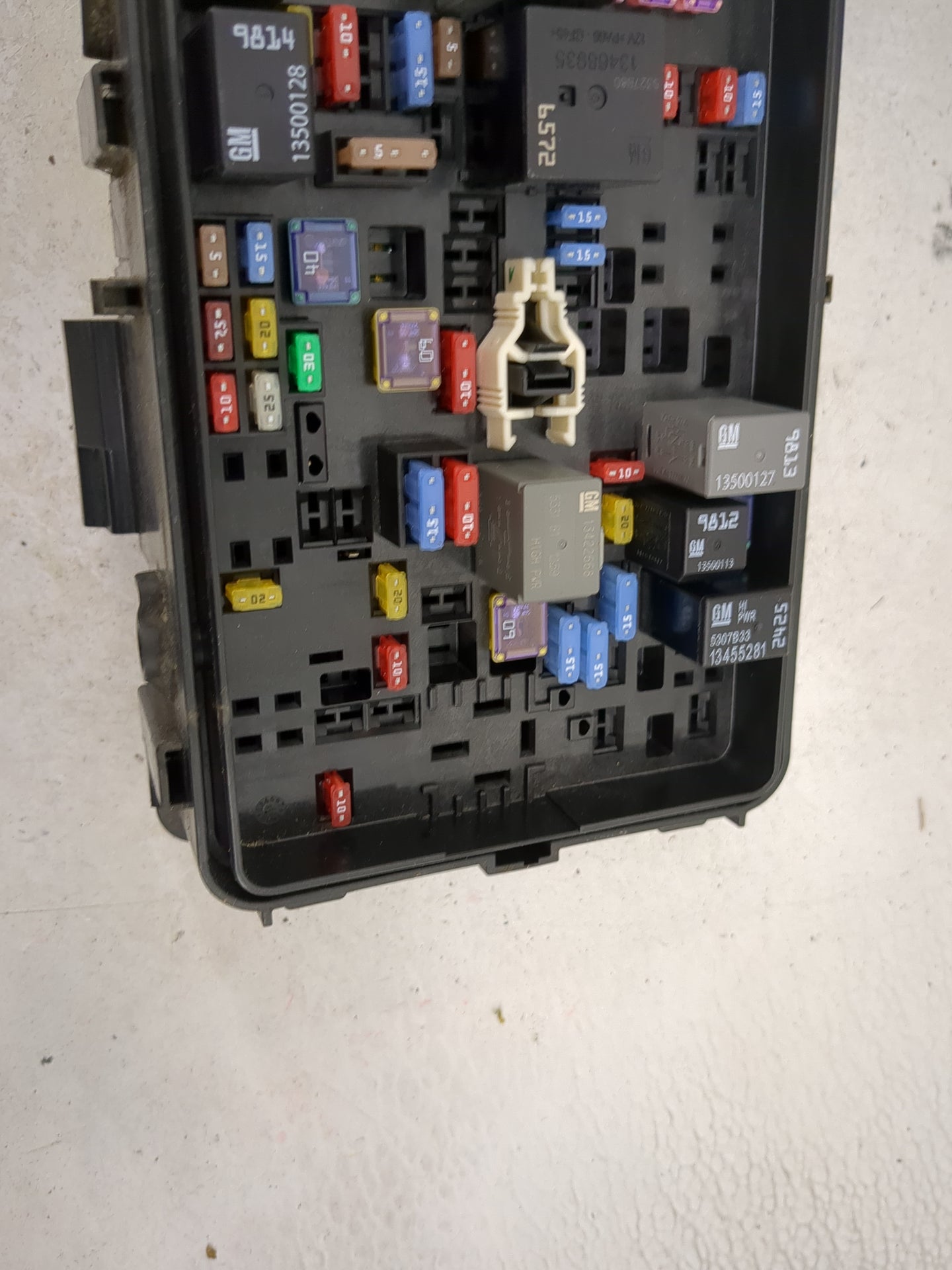 2016-2017 Chevrolet Malibu Fusebox Fuse Box Panel Relay Module P/N:13468934 13468935, 13500128, 13500127 Fits Fits 2016 2017