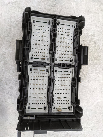 compare product 2016-2017 Chevrolet Malibu Fusebox Fuse Box Panel Relay Module P/N:84141636 Fits Fits 2016 2017 OEM Used Auto Parts