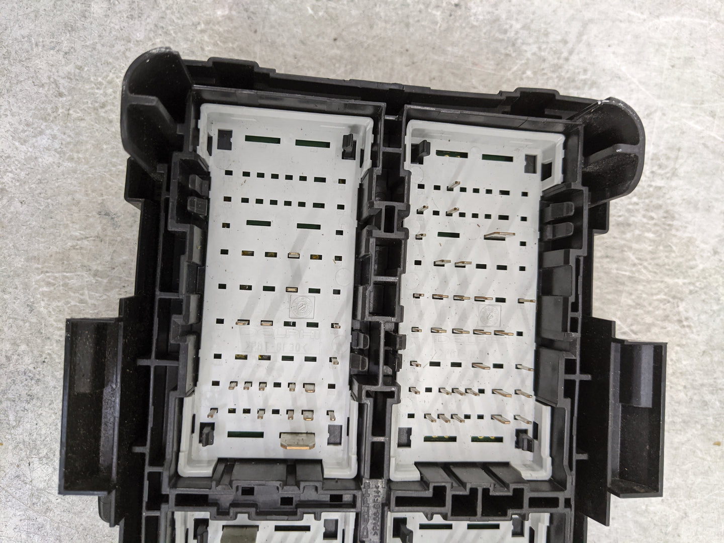 2016-2017 Chevrolet Malibu Fusebox Fuse Box Panel Relay Module P/N:84141636 Fits Fits 2016 2017 OEM Used Auto Parts - Oemuse