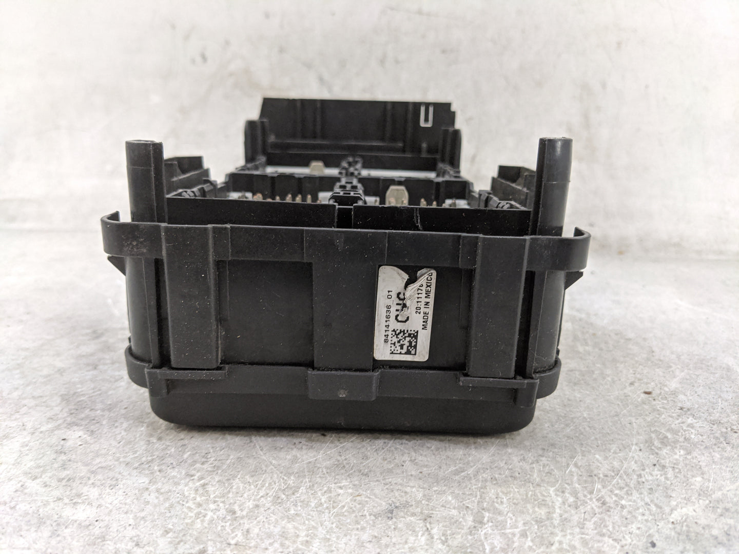 2016-2017 Chevrolet Malibu Fusebox Fuse Box Panel Relay Module P/N:84141636 Fits Fits 2016 2017 OEM Used Auto Parts - Oemuse
