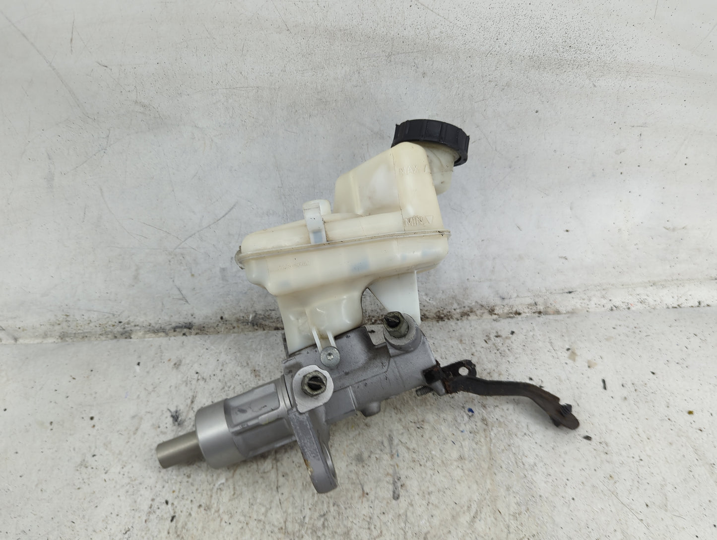 2013-2016 Chevrolet Malibu Brake Master Cylinder 1490425 - Oemusedautoparts1.com