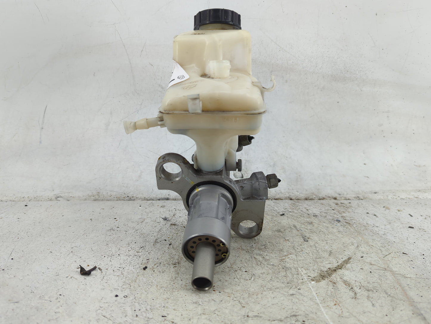 2013-2016 Chevrolet Malibu Brake Master Cylinder 1490425 - Oemusedautoparts1.com