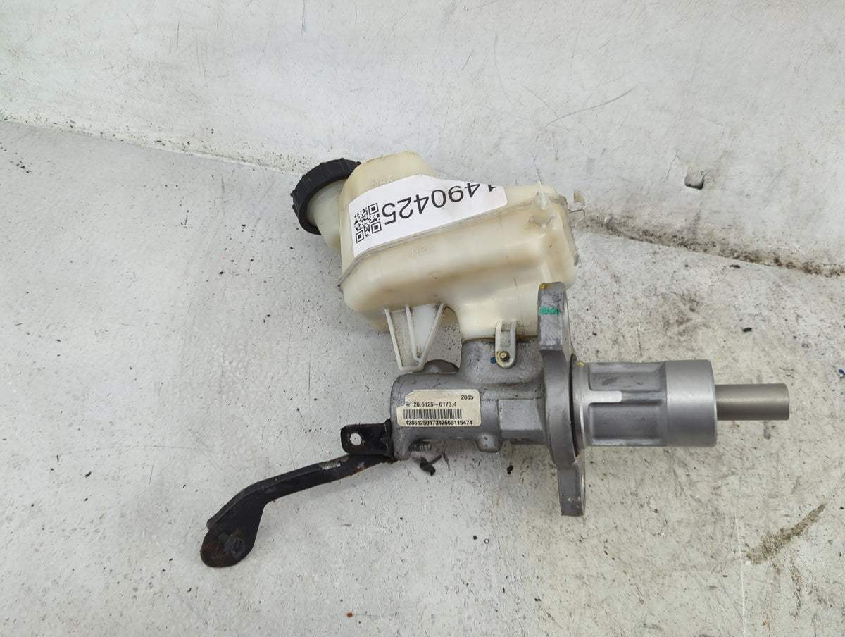 2013-2016 Chevrolet Malibu Brake Master Cylinder 1490425 - Oemusedautoparts1.com