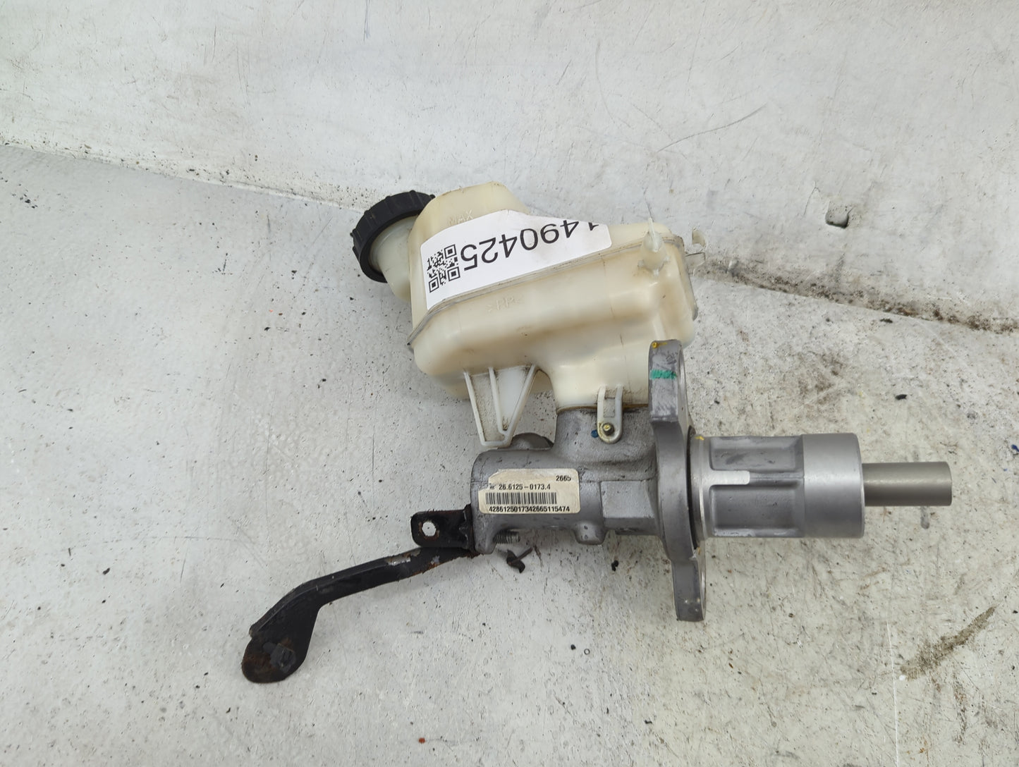 2013-2016 Chevrolet Malibu Brake Master Cylinder 1490425 - Oemusedautoparts1.com