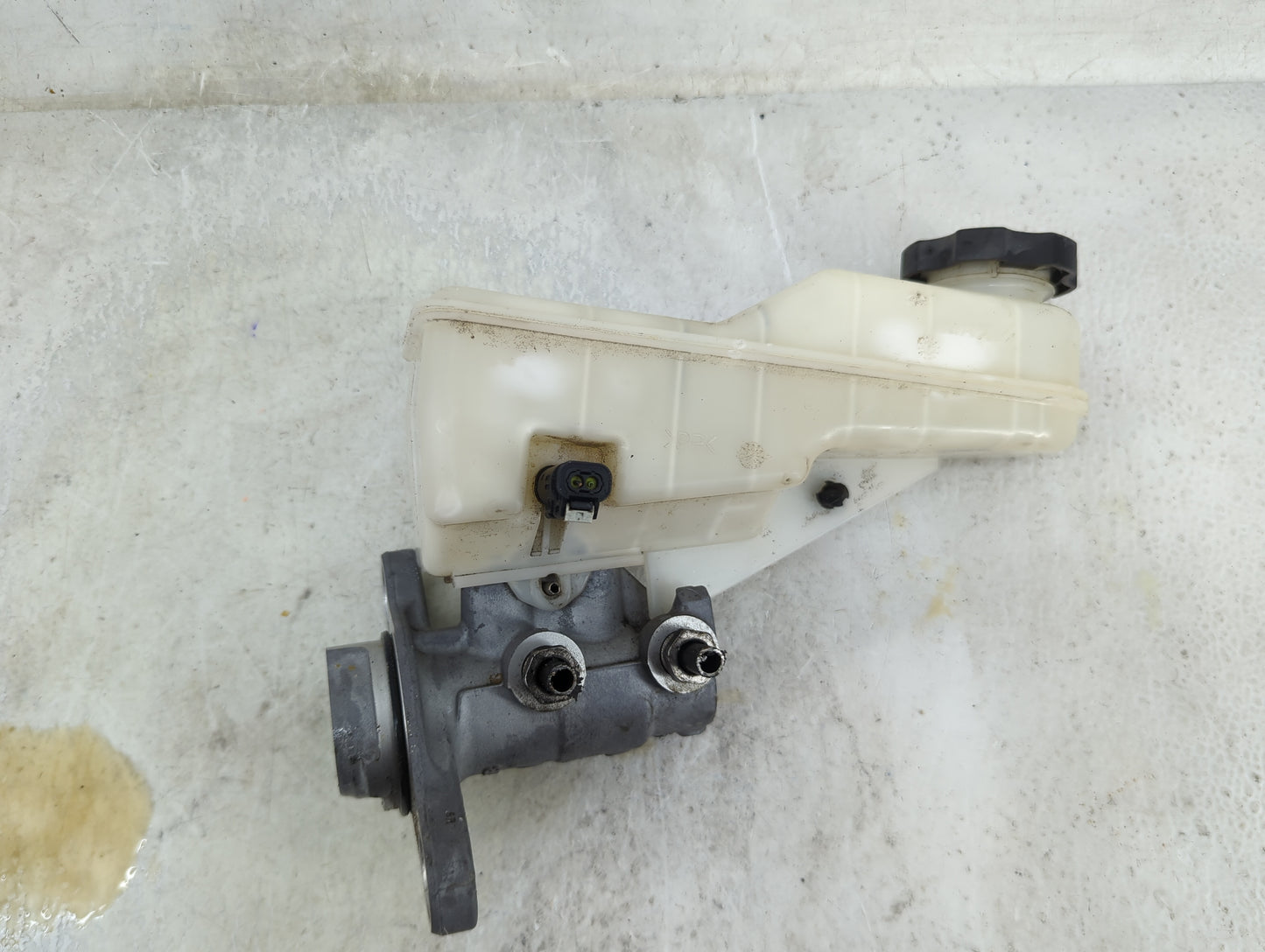 2016-2021 Chevrolet Malibu Brake Master Cylinder 1490508 - Oemusedautoparts1.com