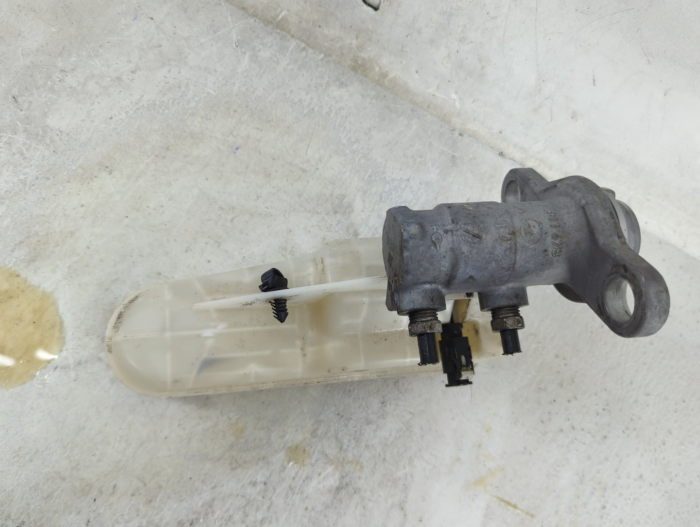 2016-2021 Chevrolet Malibu Brake Master Cylinder 1490508 - Oemusedautoparts1.com