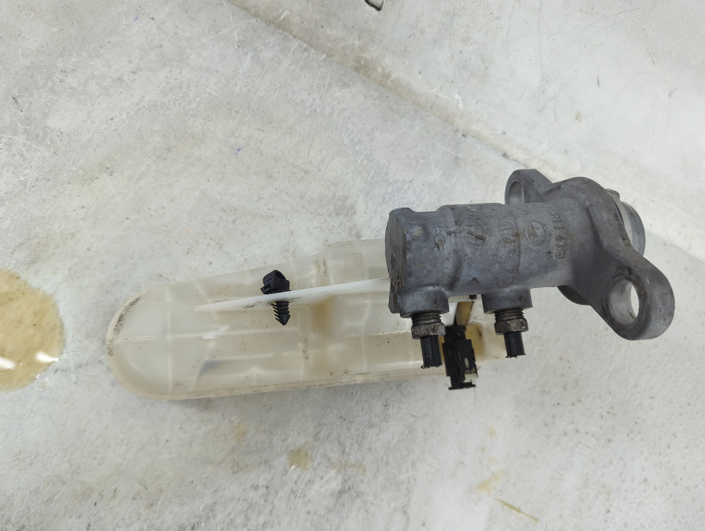 2016-2021 Chevrolet Malibu Brake Master Cylinder 1490508 - Oemusedautoparts1.com