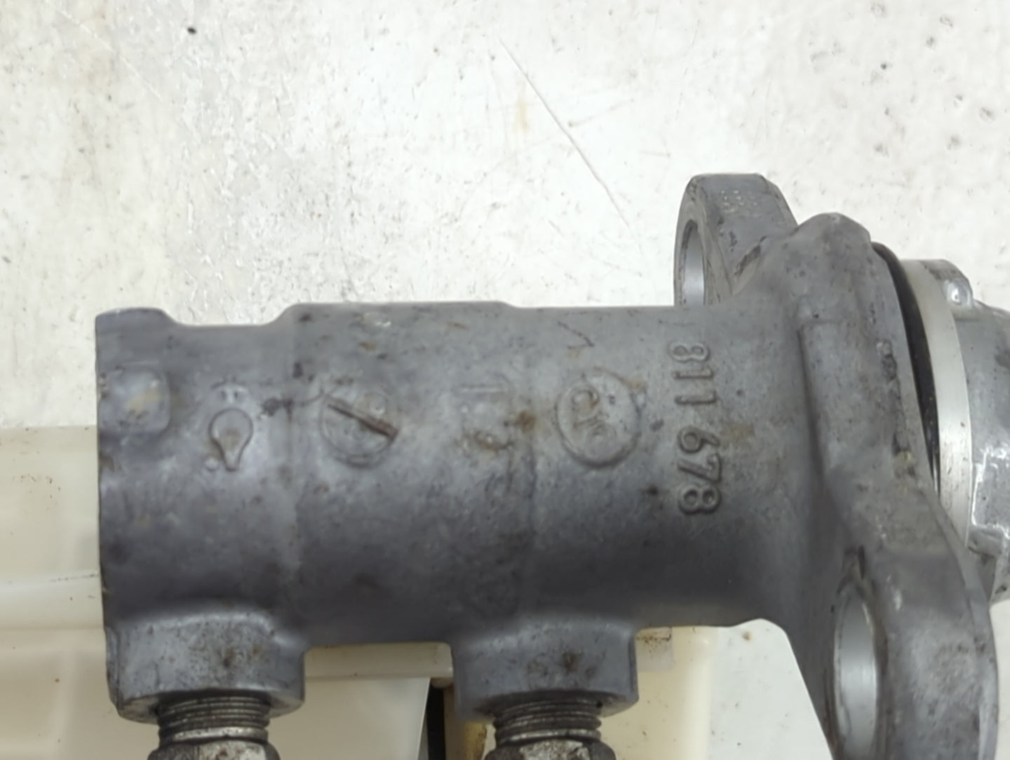 2016-2021 Chevrolet Malibu Brake Master Cylinder 1490508 - Oemusedautoparts1.com