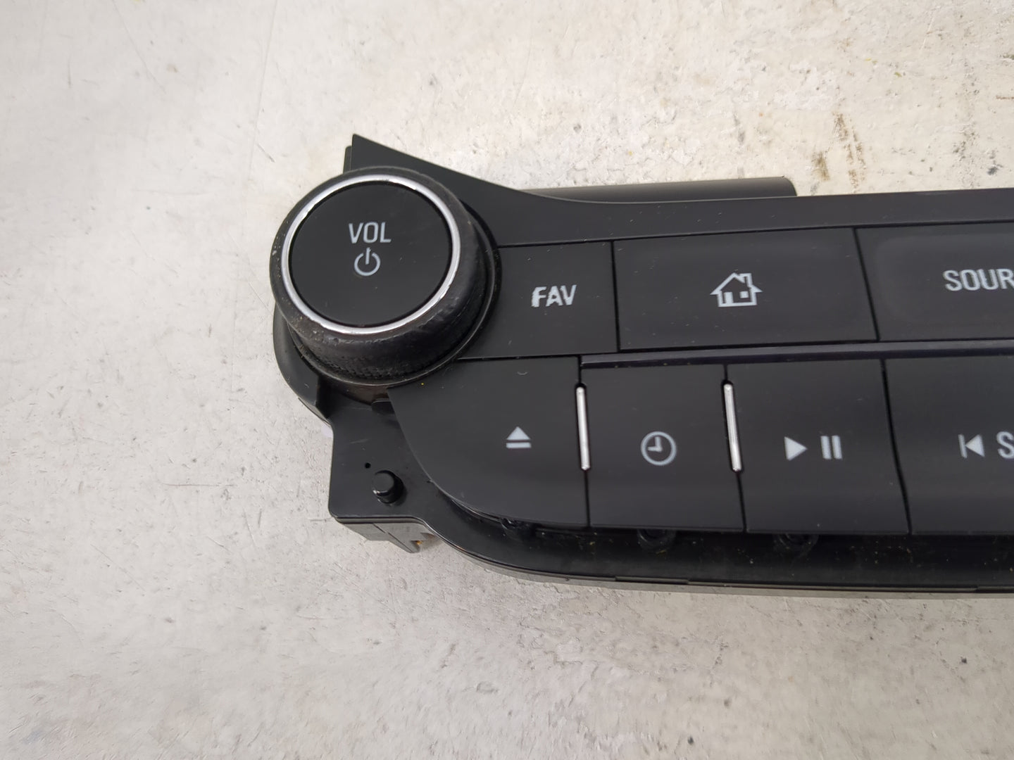 2014-2016 Chevrolet Malibu Radio Control Panel 1492552 - Oemusedautoparts1.com