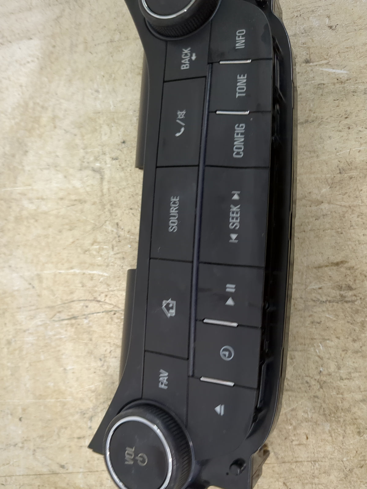 2014-2016 Chevrolet Malibu Radio Control Panel Black 1520366 - Oemusedautoparts1.com
