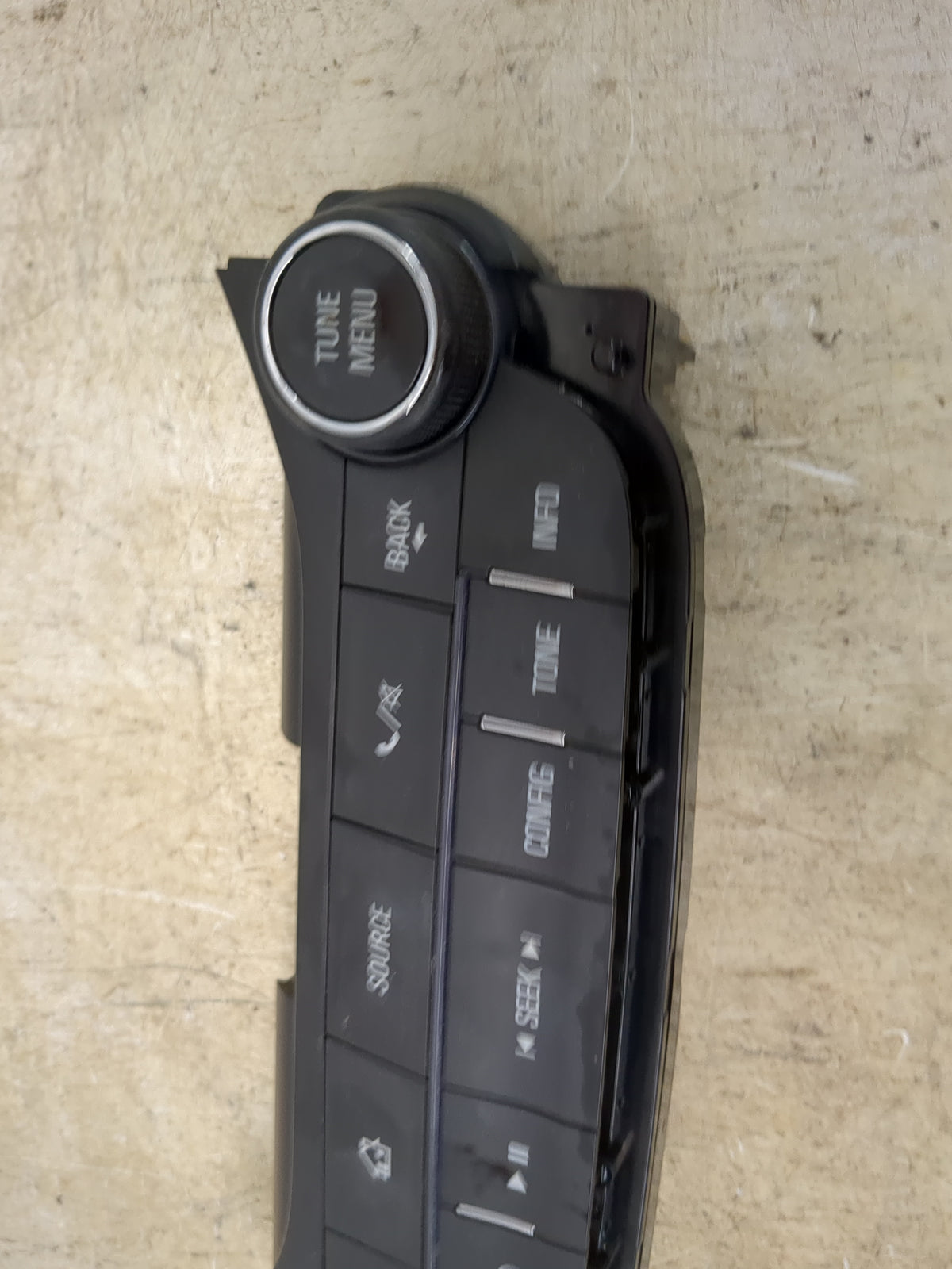 2014-2016 Chevrolet Malibu Radio Control Panel Black 1520366 - Oemusedautoparts1.com