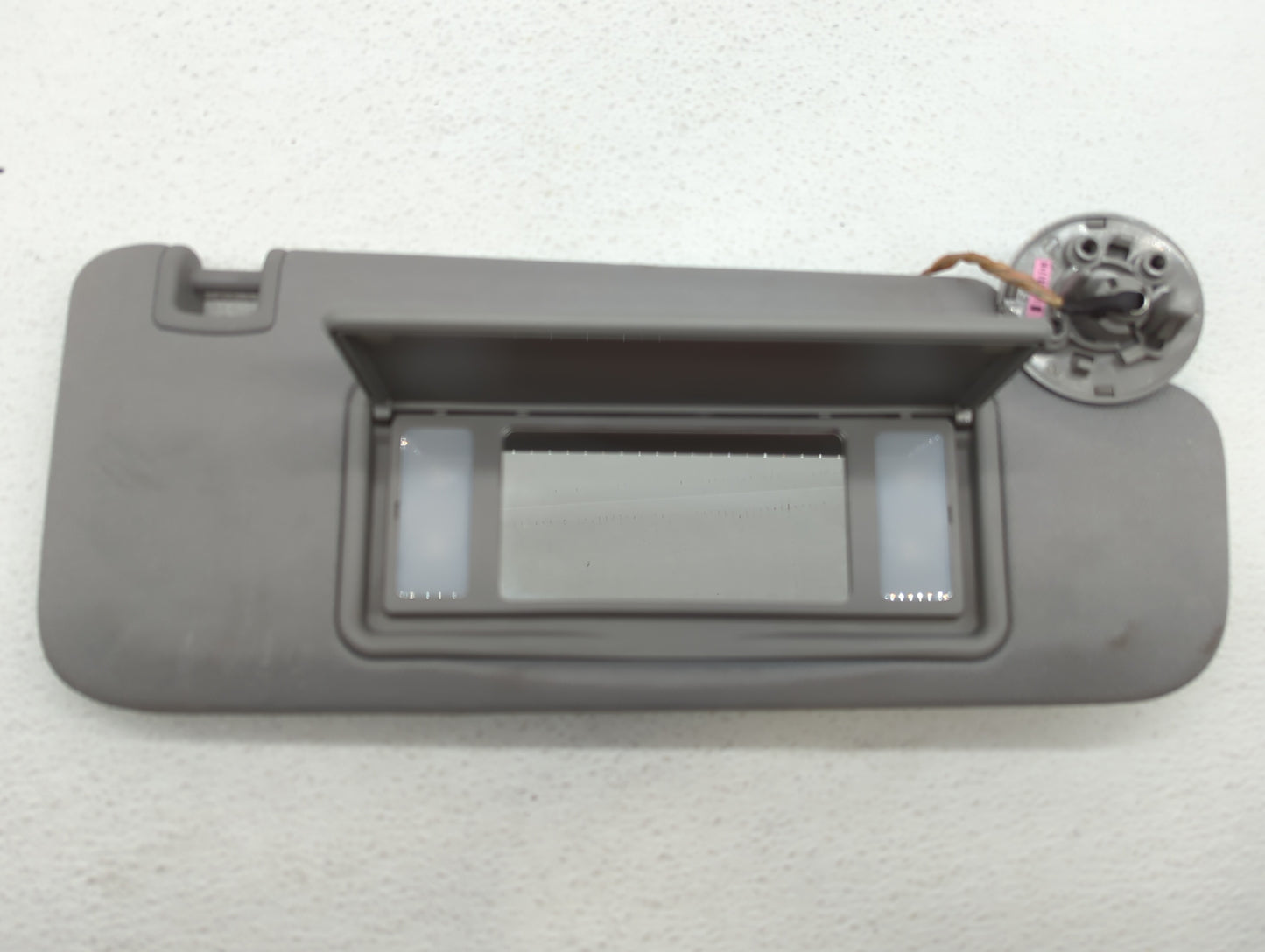 2016-2019 Chevrolet Malibu Sun Visor Shade Replacement Passenger Right Mirror Fits Fits 2016 2017 2018 2019 OEM Used Auto Pa