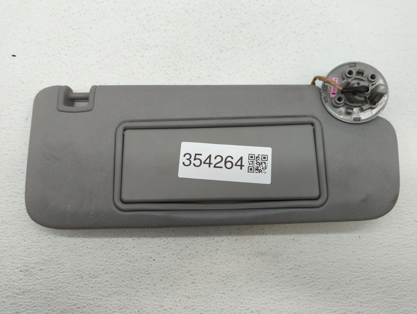 2016-2019 Chevrolet Malibu Sun Visor Shade Replacement Passenger Right Mirror Fits Fits 2016 2017 2018 2019 OEM Used Auto Pa