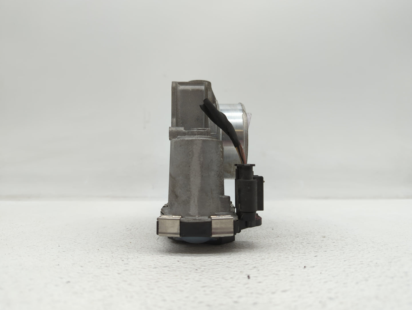 2016 Chevrolet Malibu Throttle Body P/N:12670839AA 12627217DA Fits Fits 2017 2018 2019 OEM Used Auto Parts - Oemusedautopart