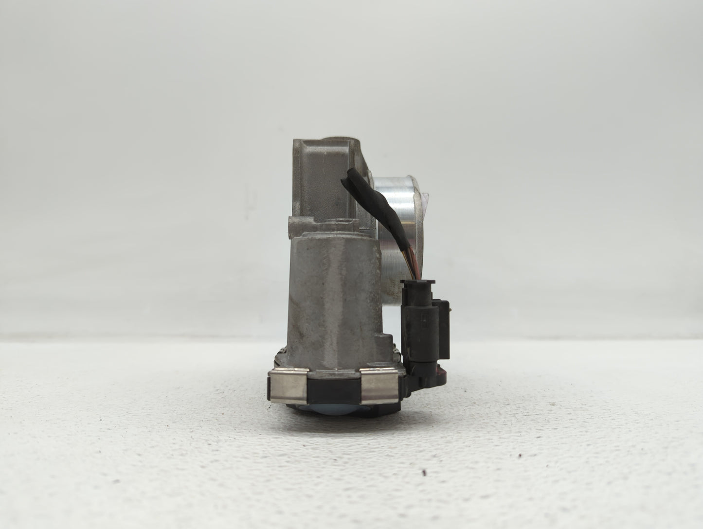 2016 Chevrolet Malibu Throttle Body P/N:12670839AA 12627217DA Fits Fits 2017 2018 2019 OEM Used Auto Parts - Oemusedautopart