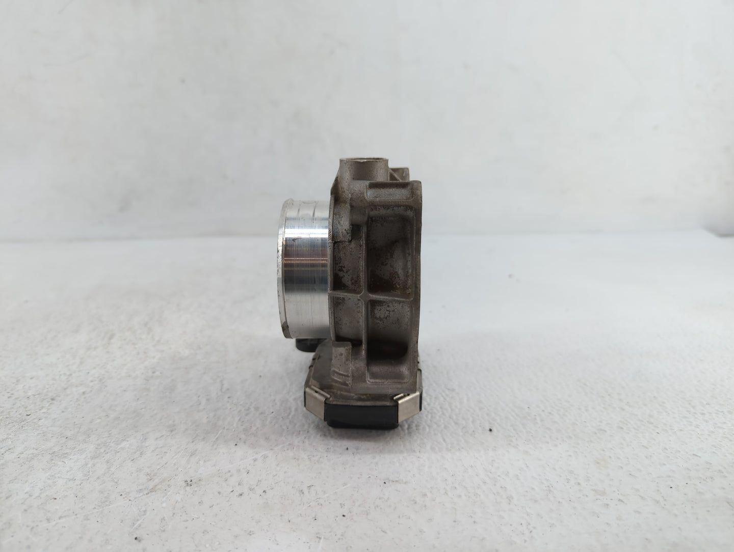 2016 Chevrolet Malibu Throttle Body P/N:12670839AA 12627217DA Fits Fits 2017 2018 2019 OEM Used Auto Parts - Oemusedautopart