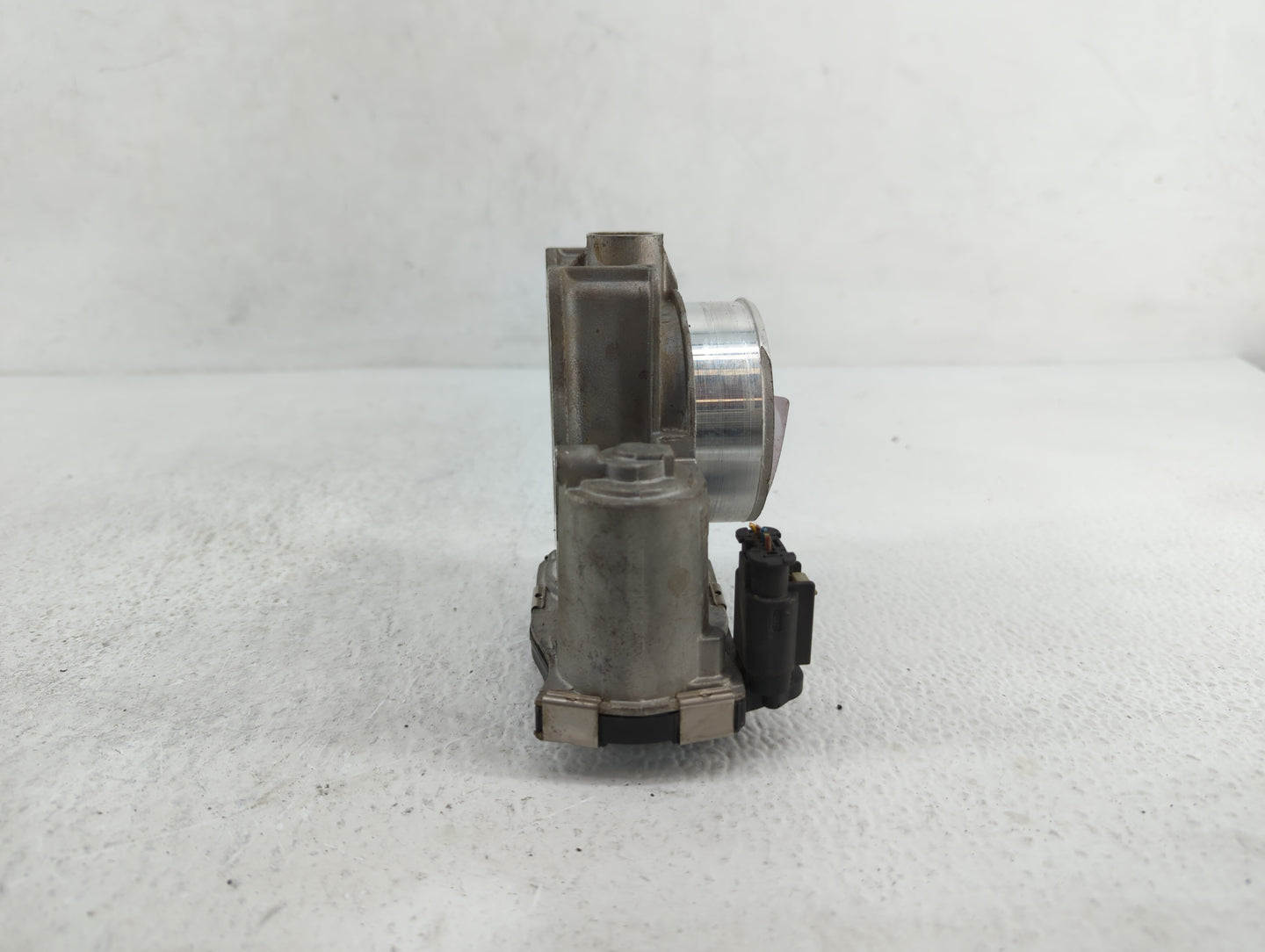 2016 Chevrolet Malibu Throttle Body P/N:12670839AA 12627217DA Fits Fits 2017 2018 2019 OEM Used Auto Parts - Oemusedautopart