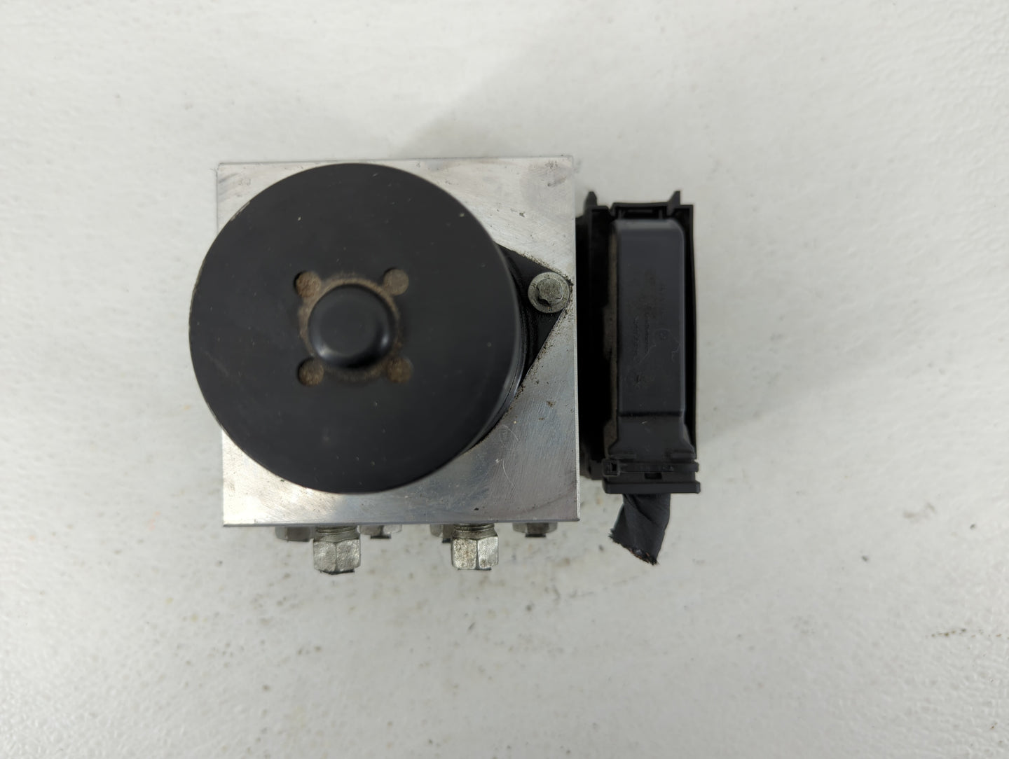 2013-2016 Chevrolet Malibu ABS Pump Control Module Replacement P/N:22863598 Fits Fits 2012 2013 2014 2015 2016 OEM Used Auto