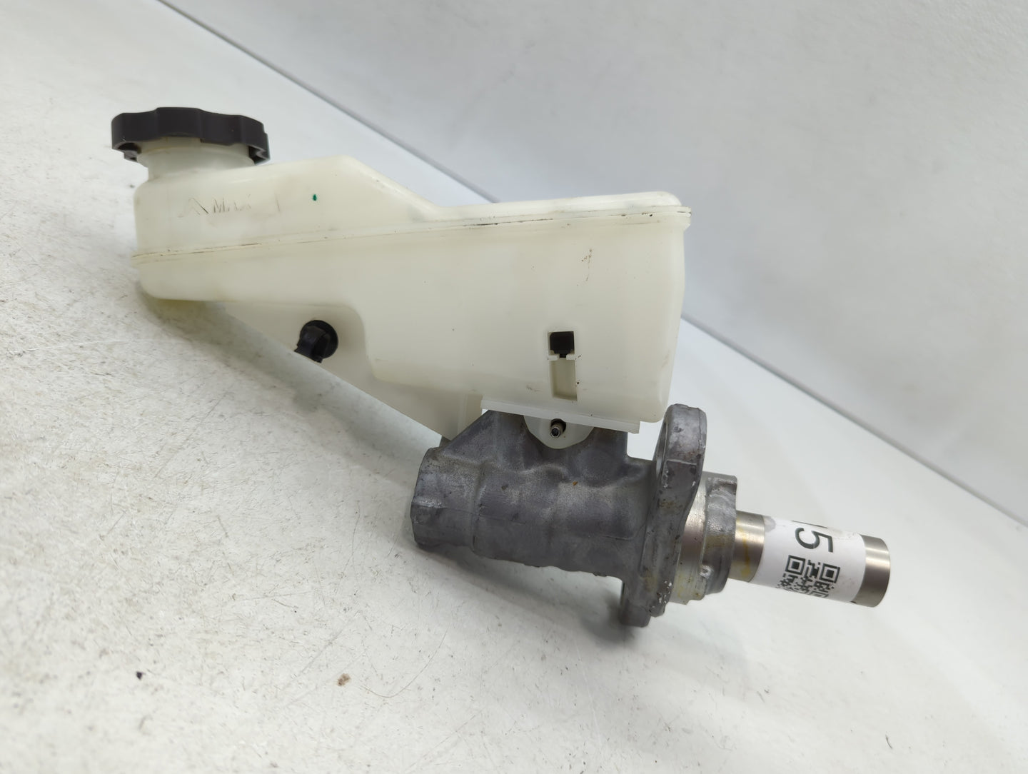 2016-2021 Chevrolet Malibu Brake Master Cylinder - Oemusedautoparts1.com