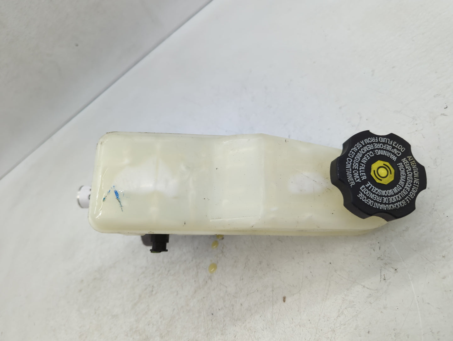 2016-2021 Chevrolet Malibu Brake Master Cylinder - Oemusedautoparts1.com
