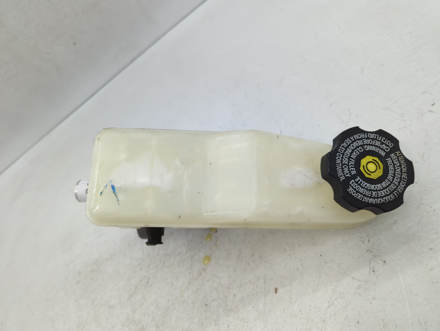 2016-2021 Chevrolet Malibu Brake Master Cylinder - Oemusedautoparts1.com