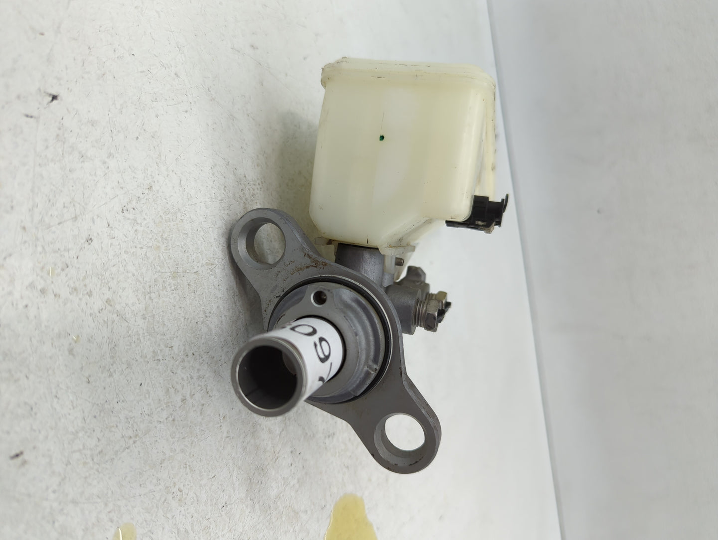 2016-2021 Chevrolet Malibu Brake Master Cylinder - Oemusedautoparts1.com