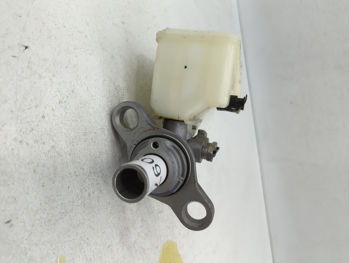 2016-2021 Chevrolet Malibu Brake Master Cylinder - Oemusedautoparts1.com