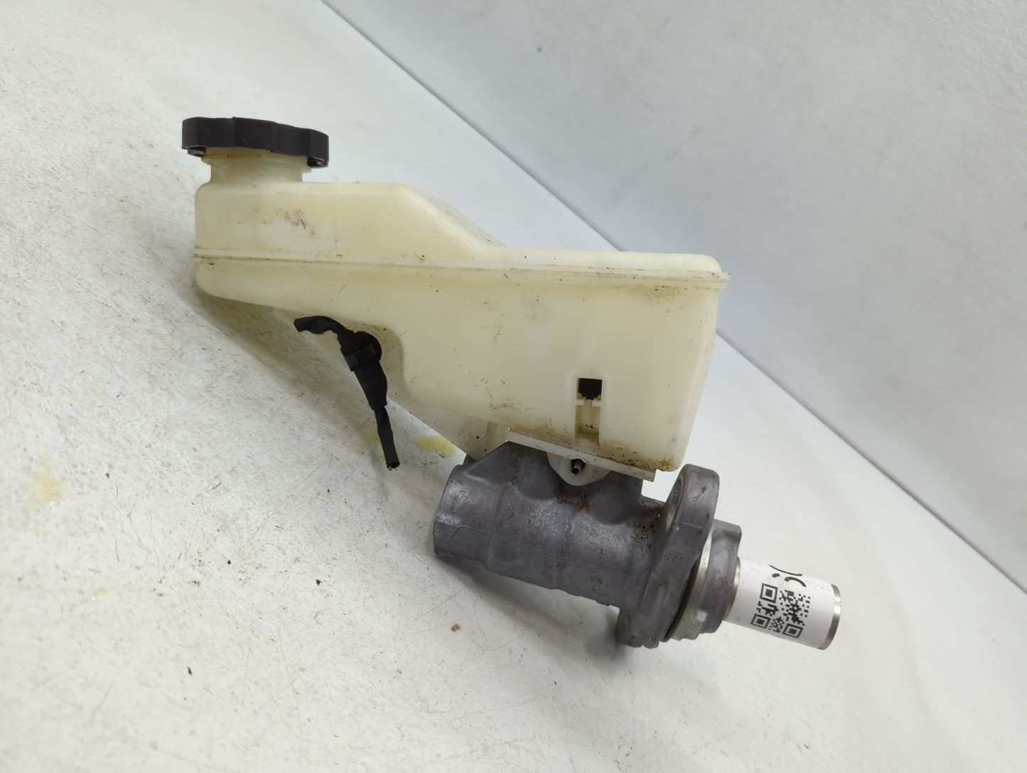 2016-2021 Chevrolet Malibu Brake Master Cylinder - Oemusedautoparts1.com