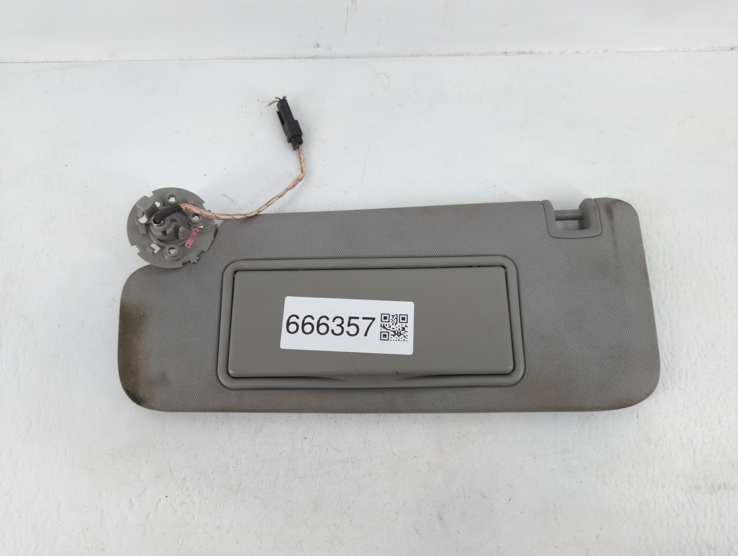 2016-2021 Chevrolet Malibu Sun Visor Shade Replacement Driver Left Mirror Fits Fits 2016 2017 2018 2019 2020 2021 OEM Used A