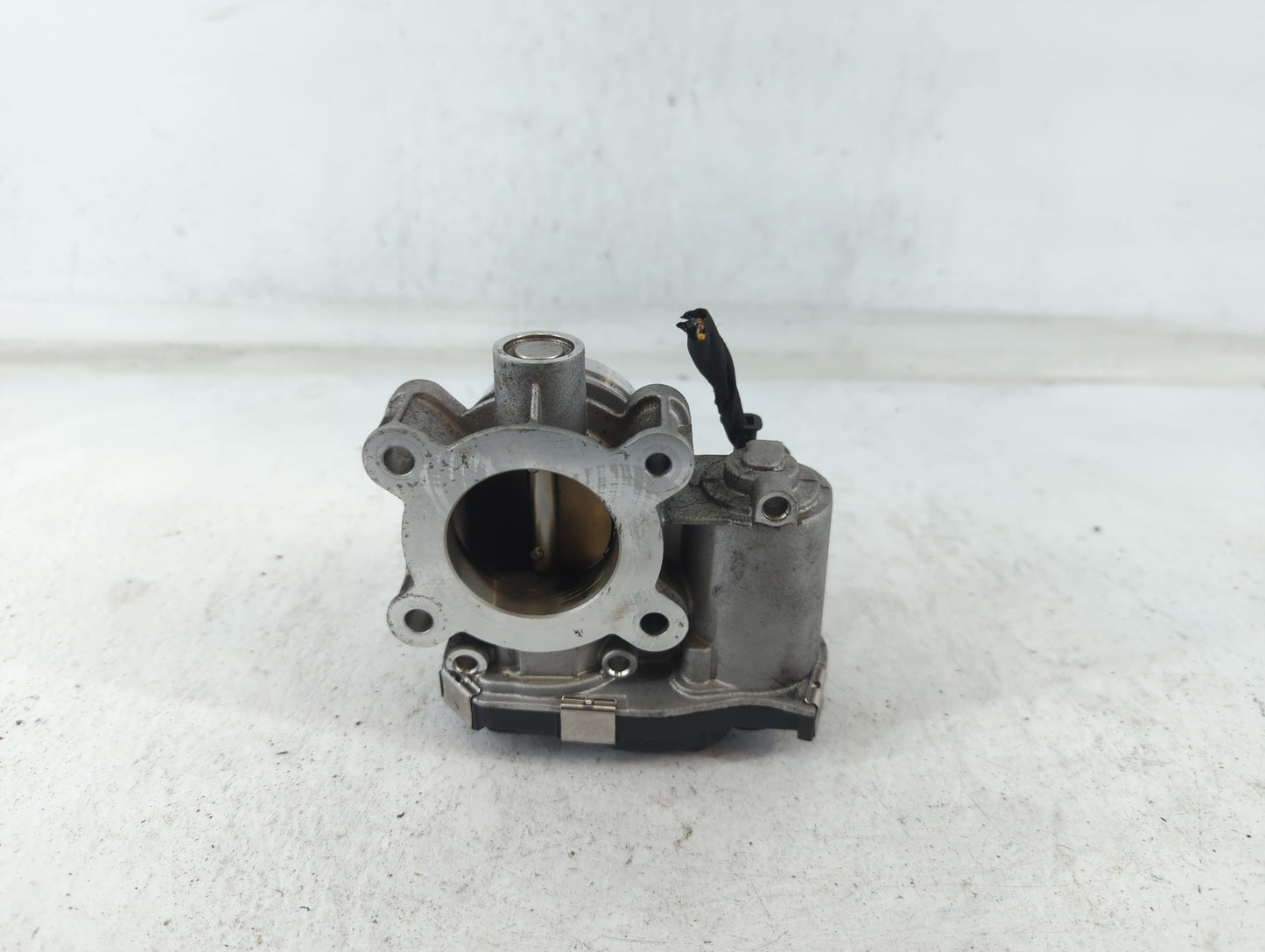 2016-2021 Chevrolet Malibu Throttle Body P/N:12671379AA Fits Fits 2016 2017 2018 2019 2020 2021 2022 OEM Used Auto Parts - O