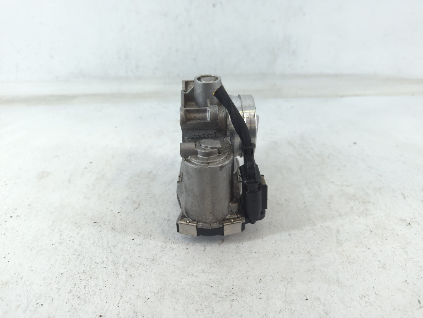 2016-2021 Chevrolet Malibu Throttle Body P/N:12671379AA Fits Fits 2016 2017 2018 2019 2020 2021 2022 OEM Used Auto Parts - O
