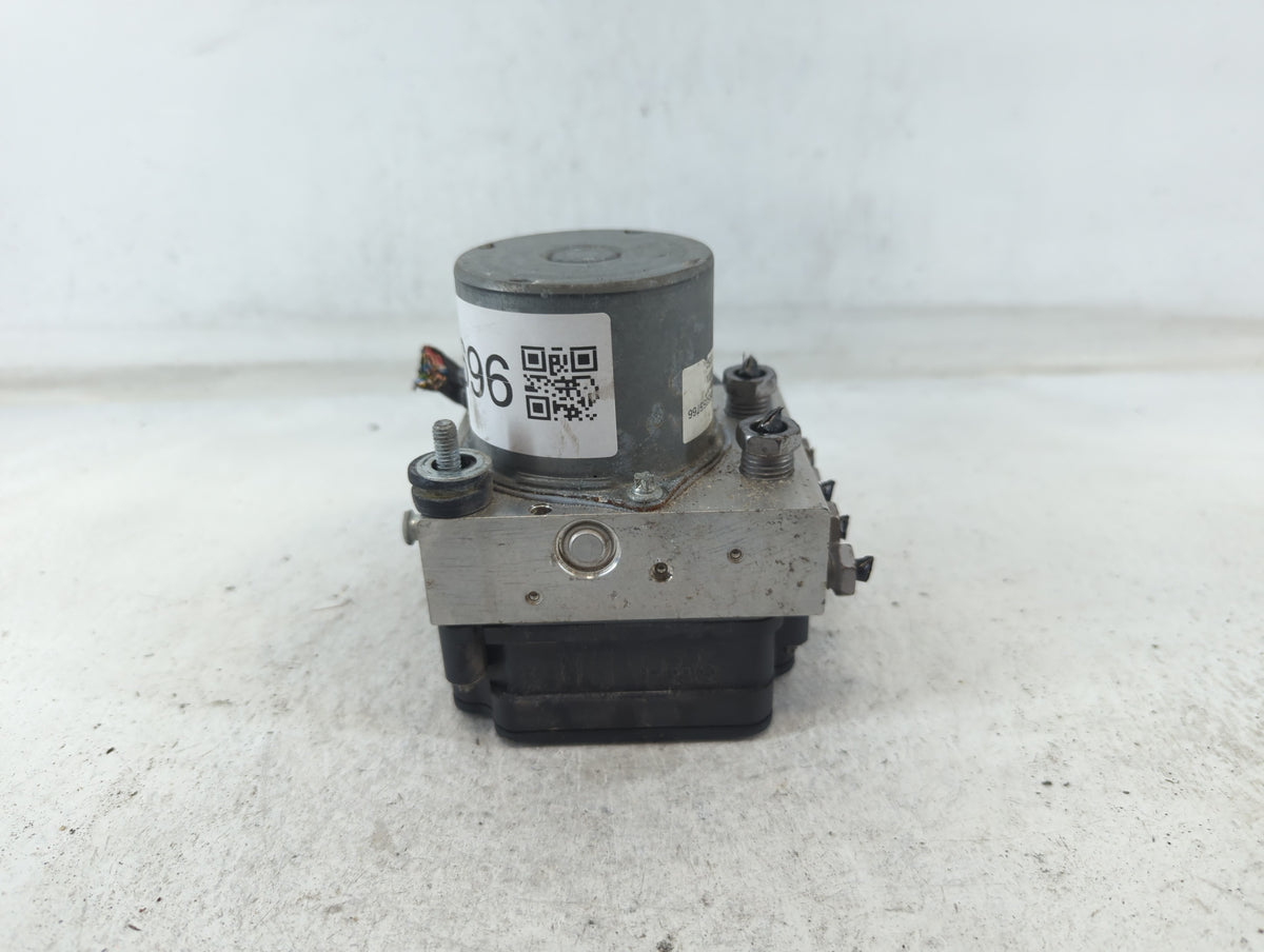 2016 Chevrolet Malibu Anti-Lock Brake ABS Pump Module Actuator OEM P/N:0405 2341, 065055766 Fits OEM Used Auto Parts - Oemus