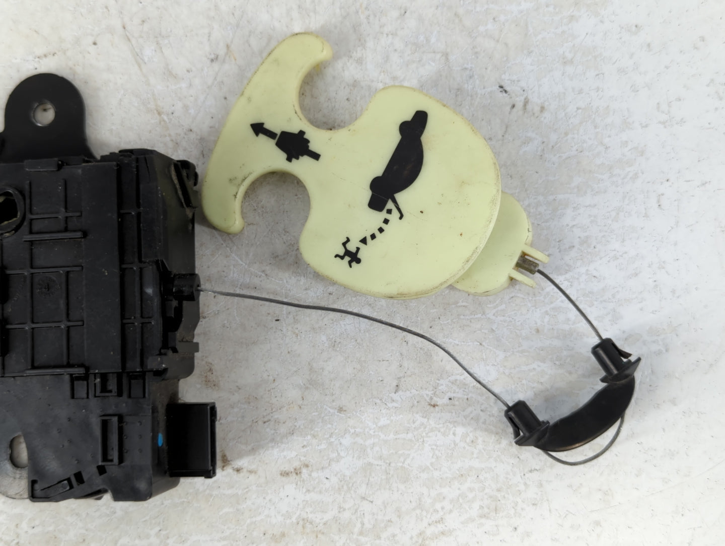 2016 Chevrolet Malibu Front Driver Left Lock Actuator - Oemusedautoparts1.com