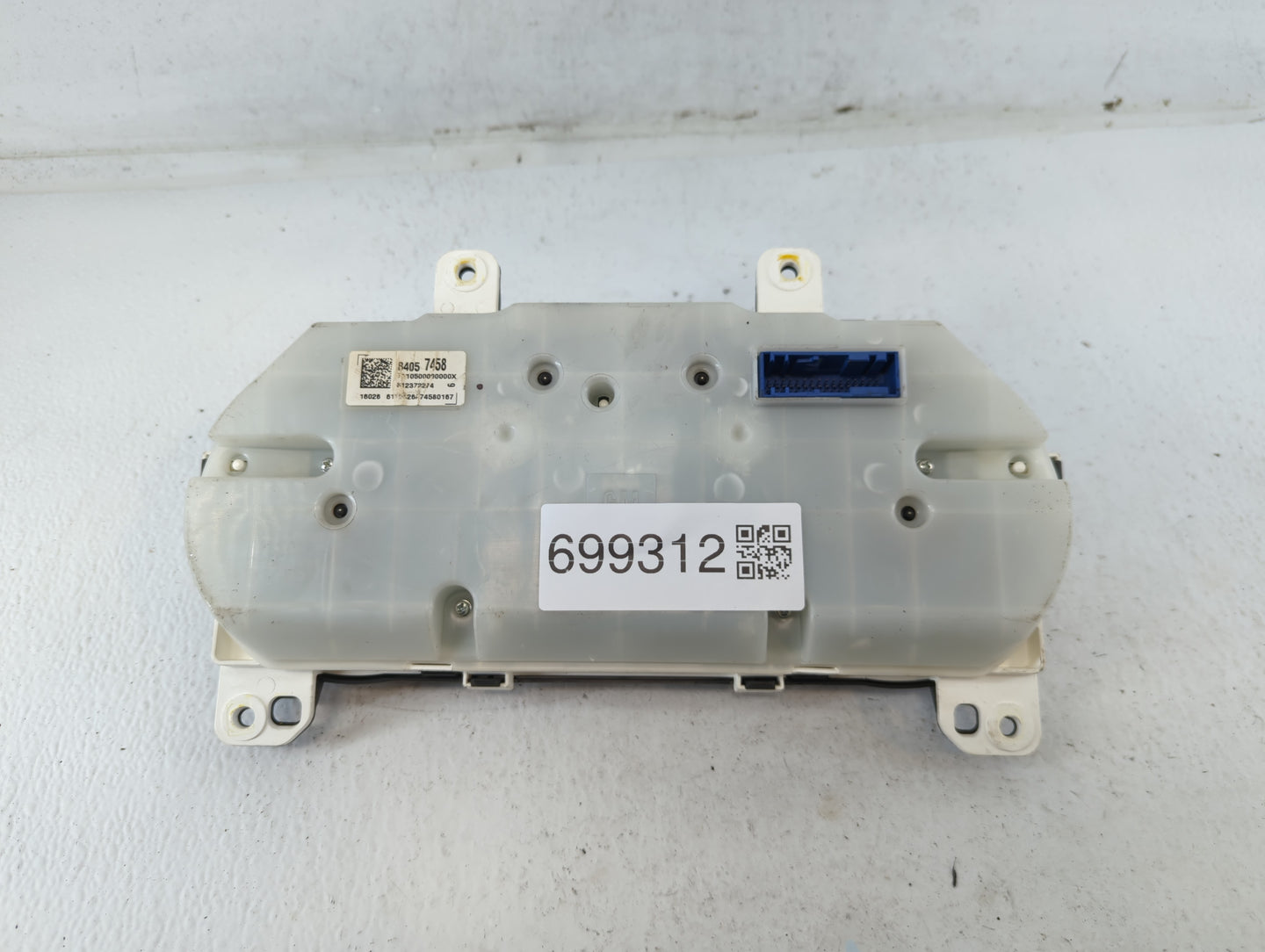 2016 Chevrolet Malibu Instrument Cluster Speedometer Gauges P/N:84057458 Fits OEM Used Auto Parts - Oemusedautoparts1.com