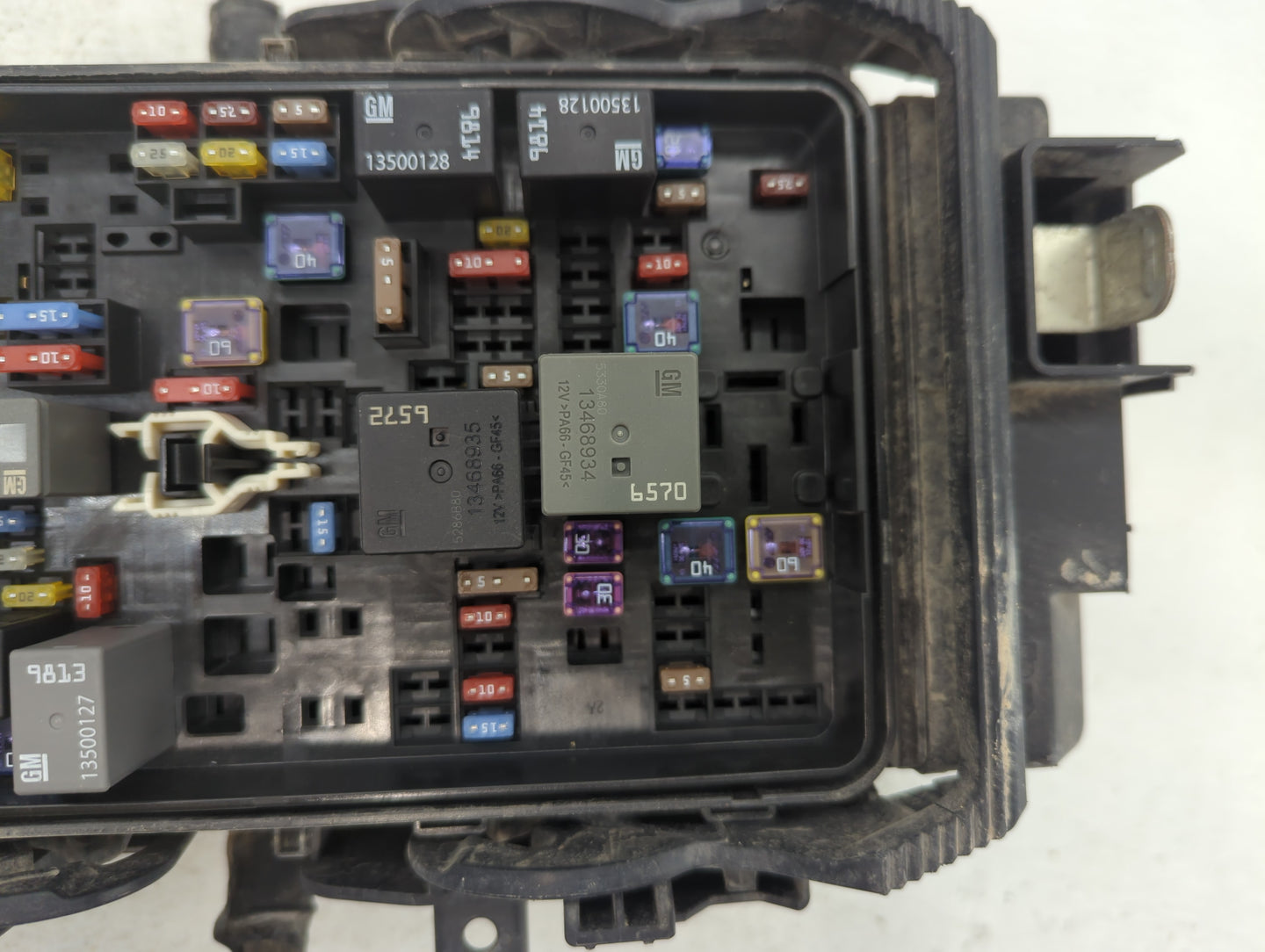 2016 Chevrolet Malibu Fusebox Fuse Box Panel Relay Module Fits OEM Used Auto Parts - Oemusedautoparts1.com