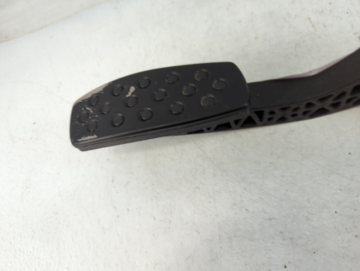 2016 Chevrolet Malibu ACCELERATOR GAS THROTTLE PEDAL WITH SENSOR - Oemusedautoparts1.com
